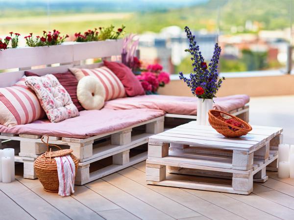 Cozy pallet couch